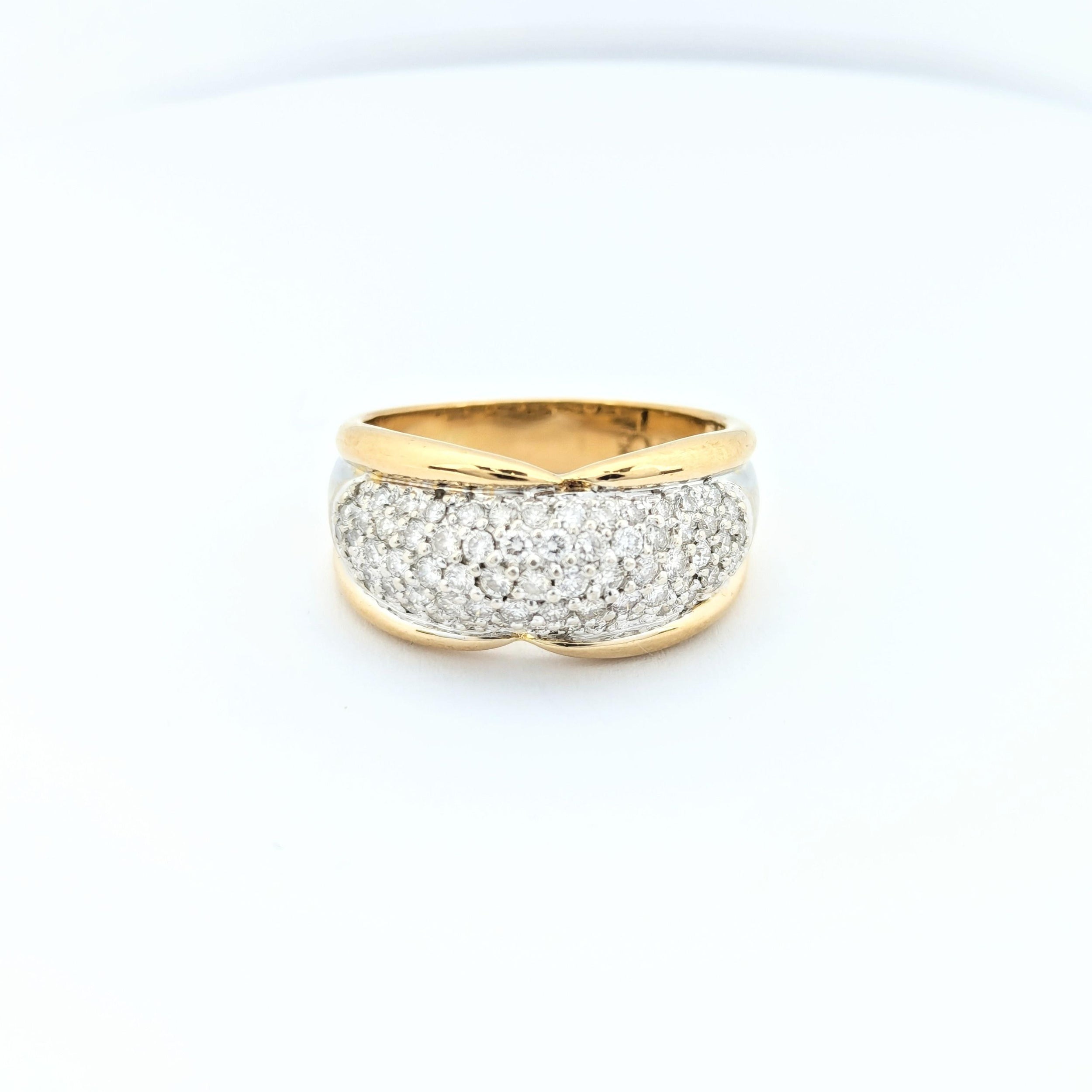 Bague en or jaune et pavage diamants