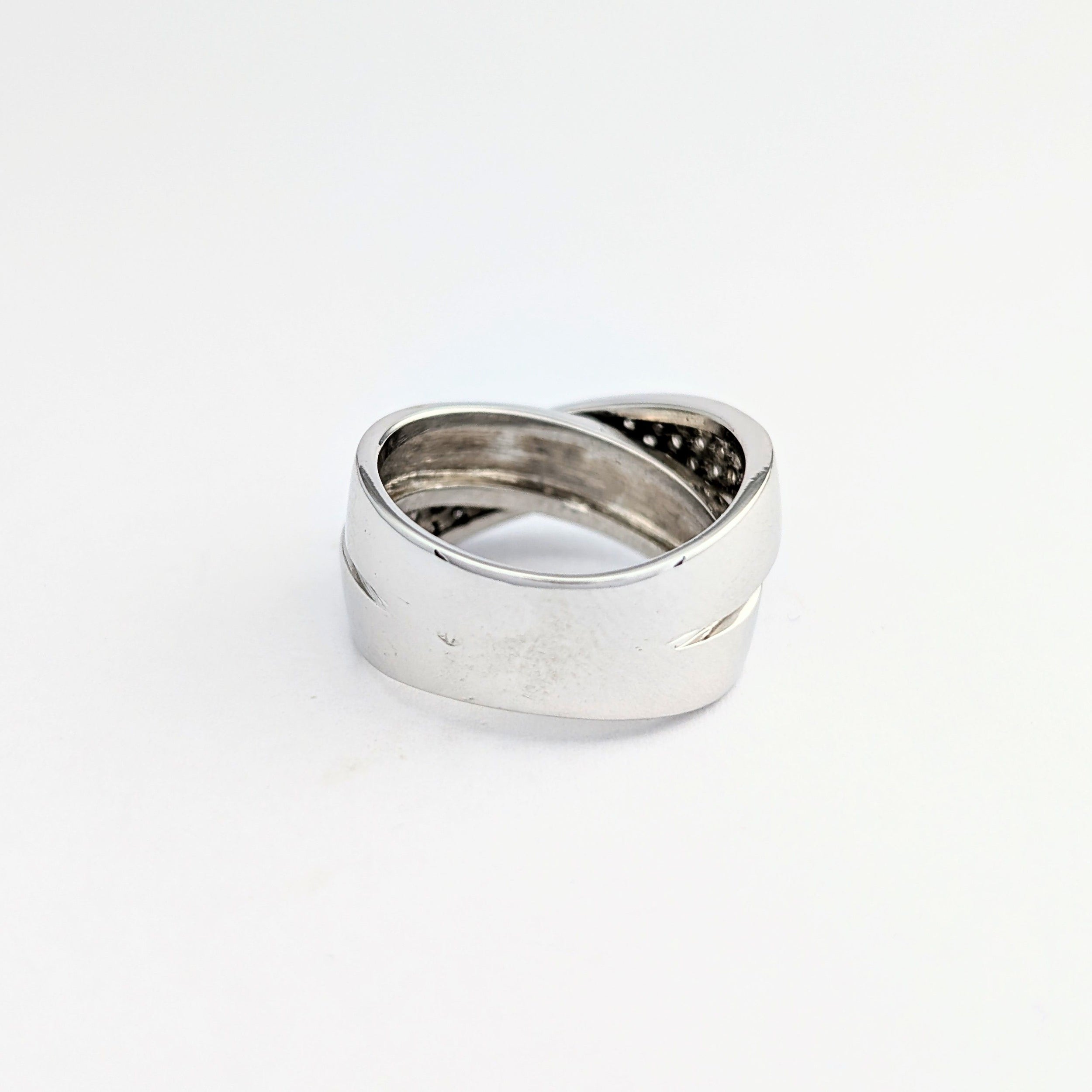 Bague en or blanc et diamants