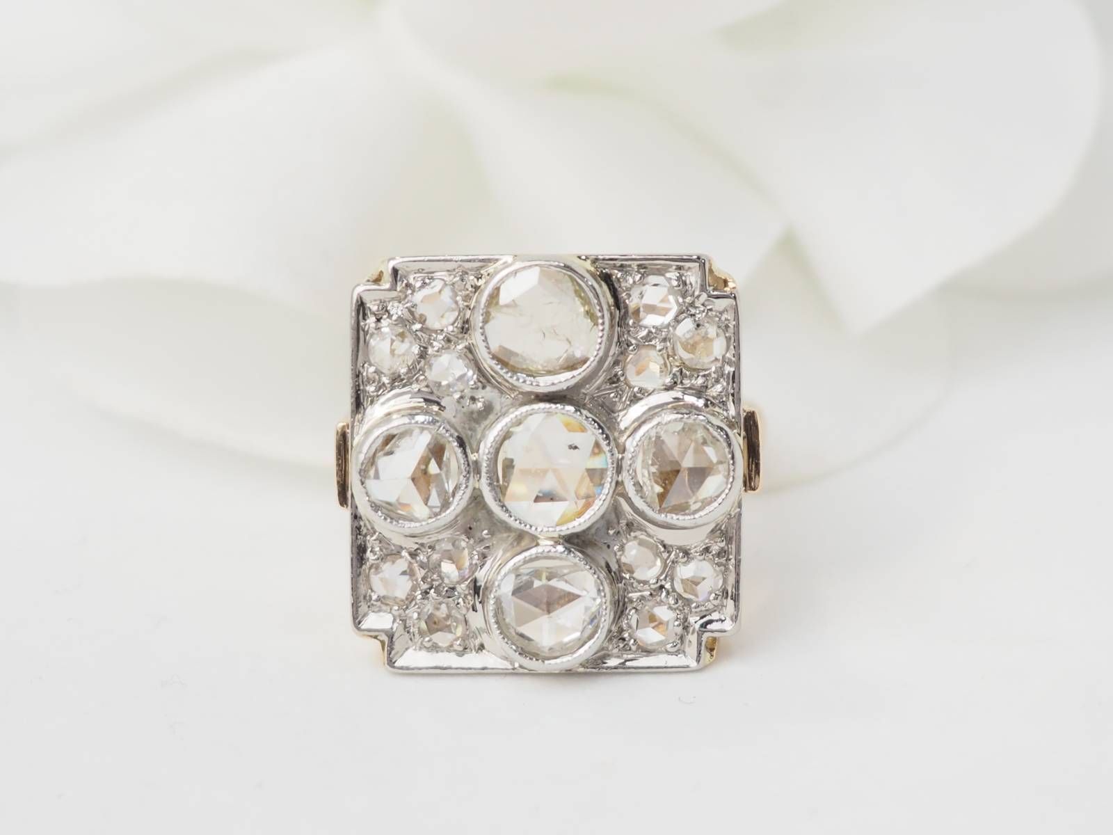 Bague ancienne en or jaune et platine avec diamants