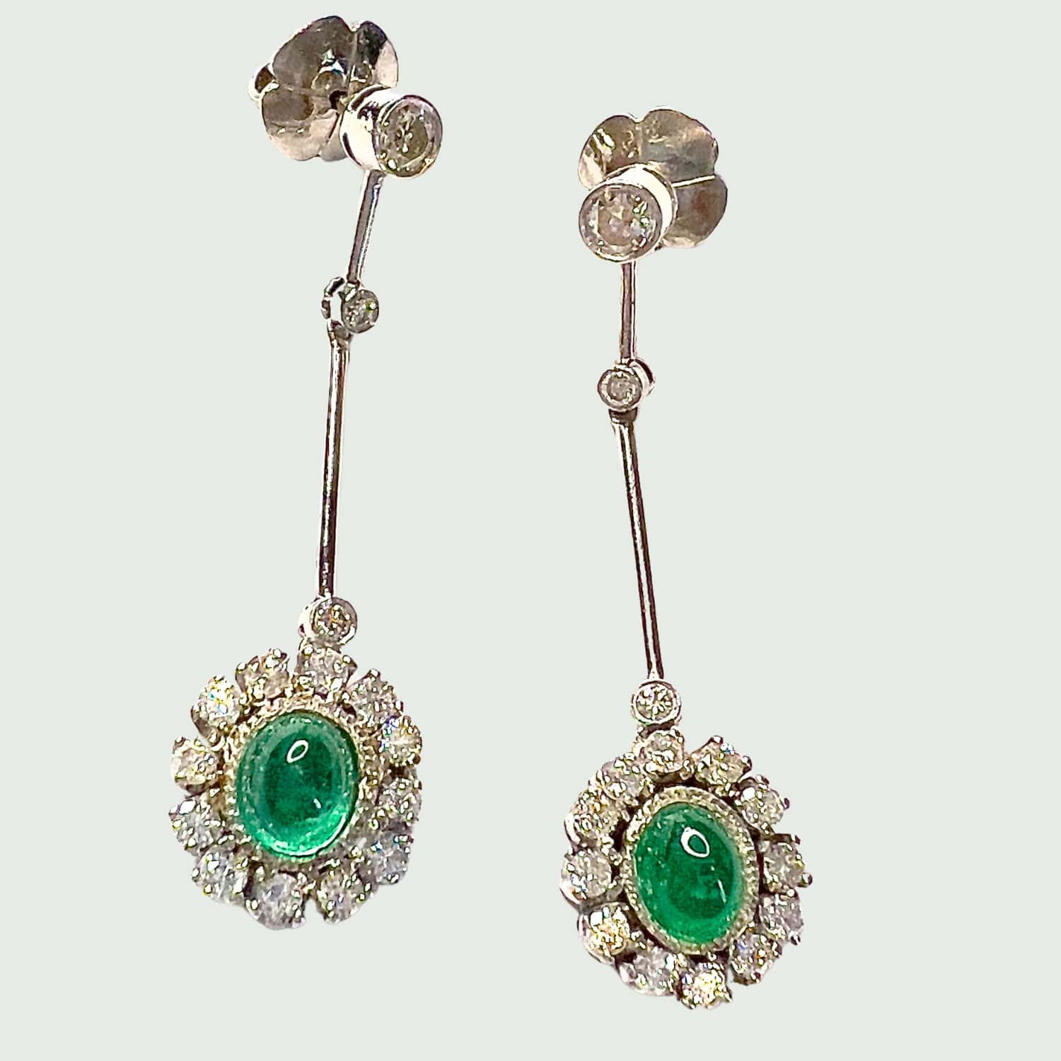 PENDIENTES ESTILO ART DECO de ORO 18 kts con DIAMANTES y ESMERALDAS