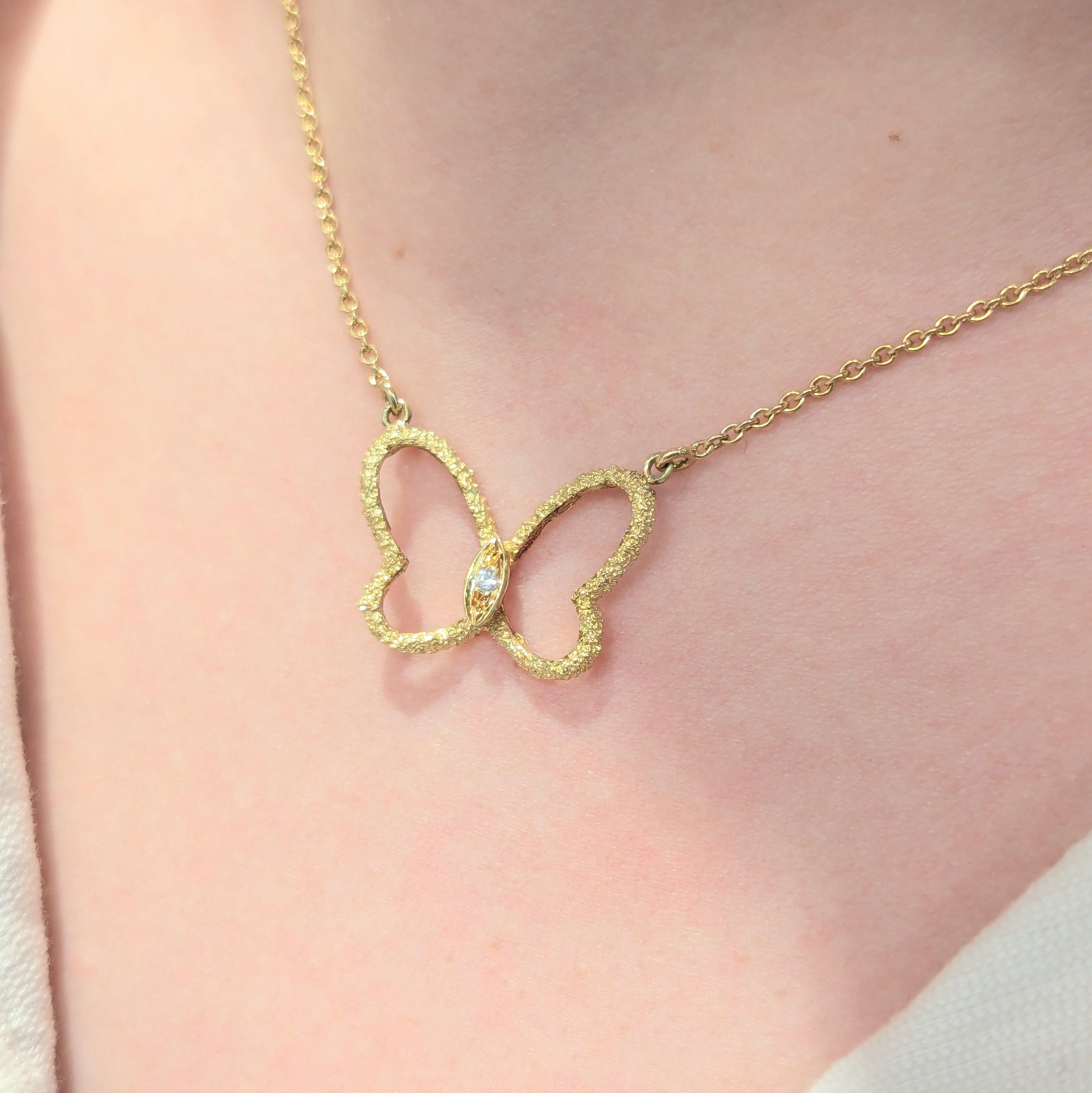 Necklace butterfly in yellow gold and diamond