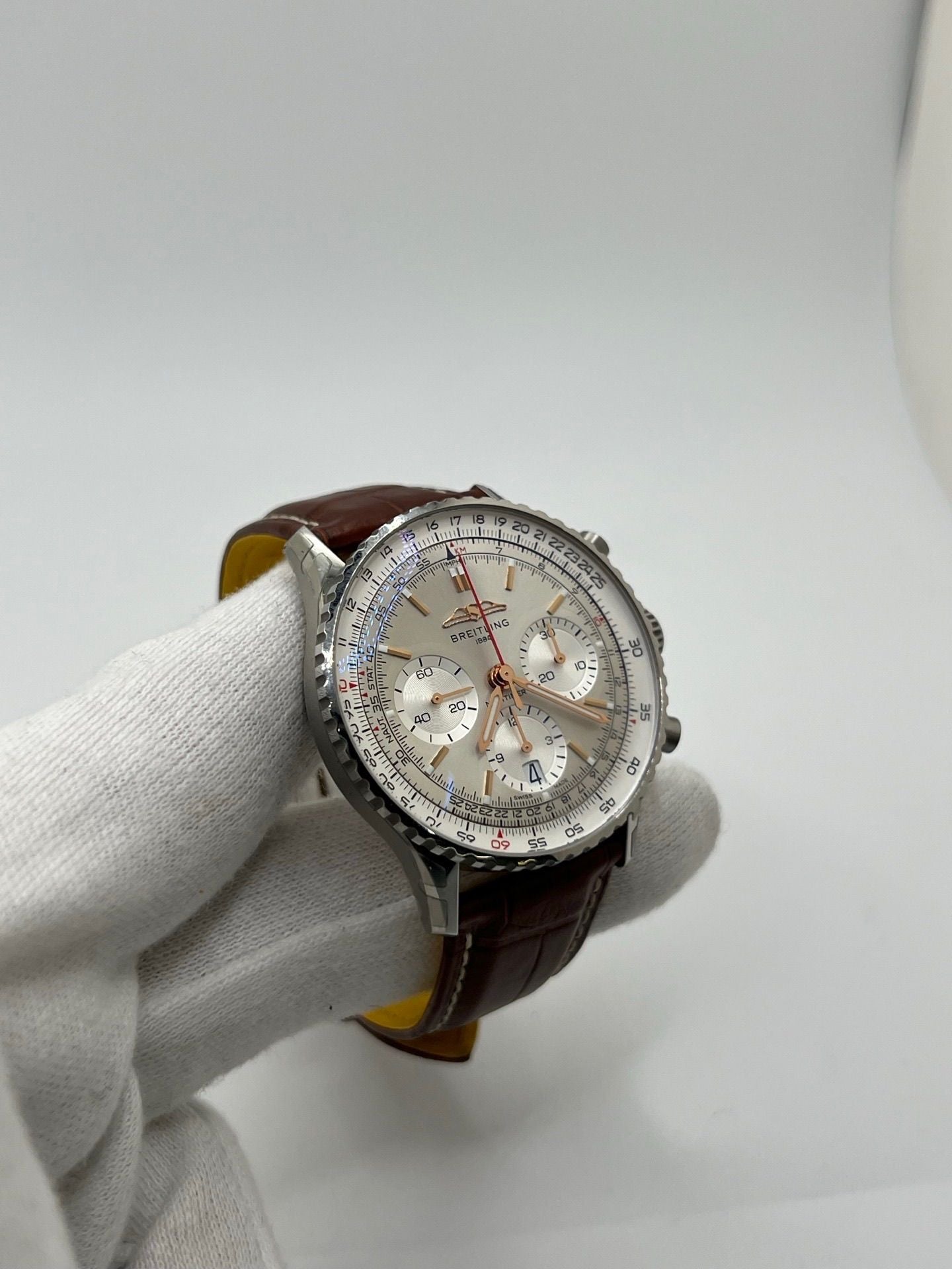 Montre BREITLING Navitimer 1 B01 Chronograph en acier et cuir de crocodile