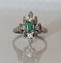 Marquise Fleur ring in white gold and emerald