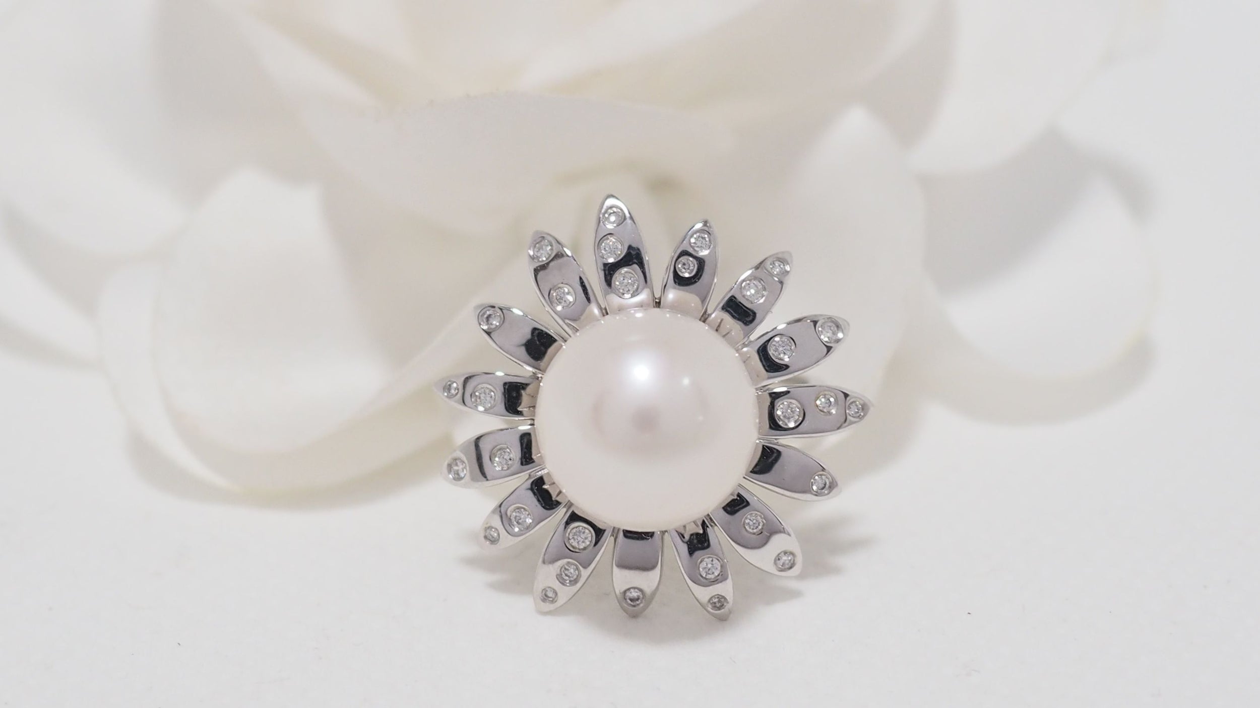 Bague Mauboussin or blanc Au café des 2 amours perle de culture et diamants