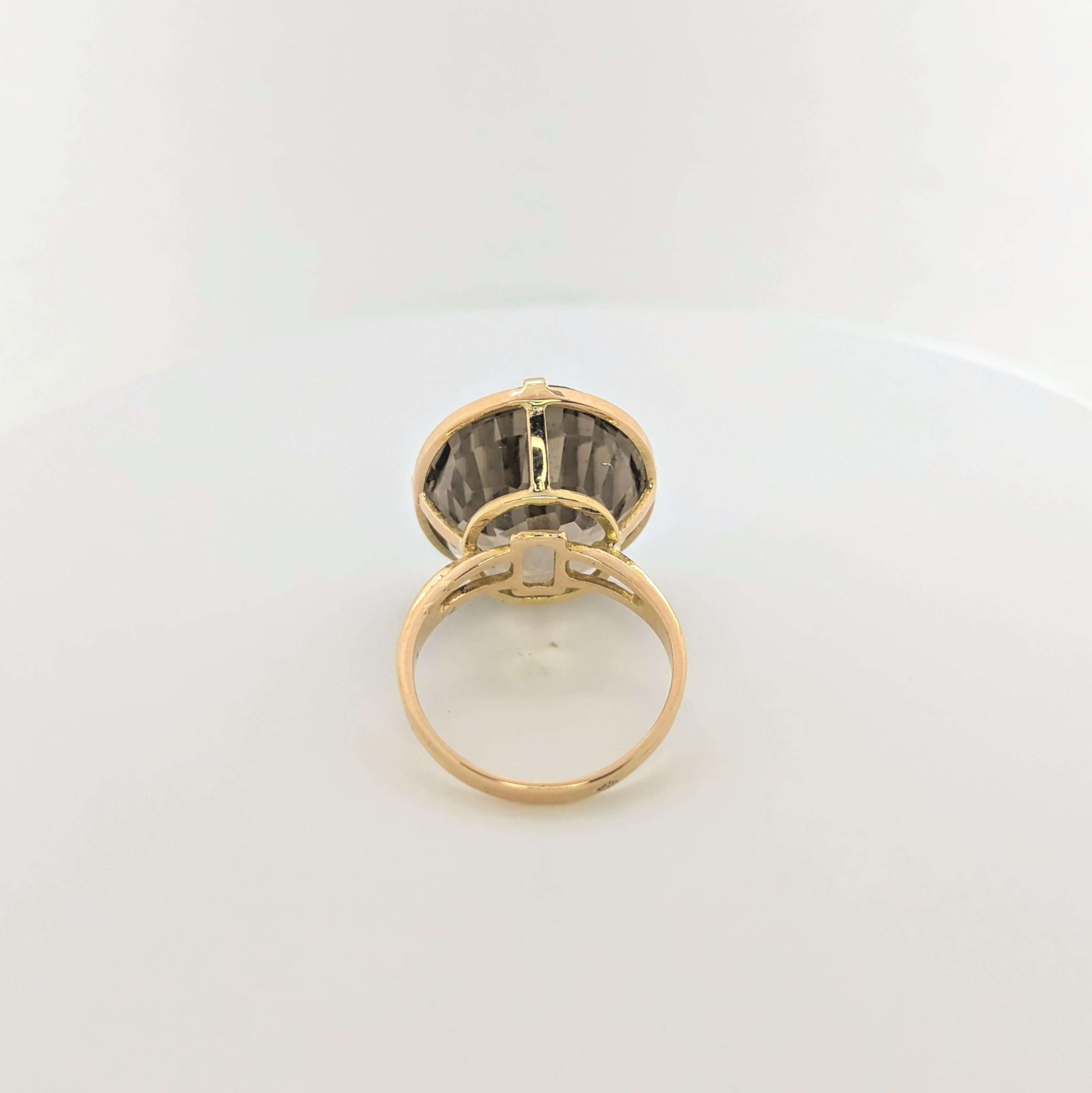 Bague en or jaune et quartz fumé