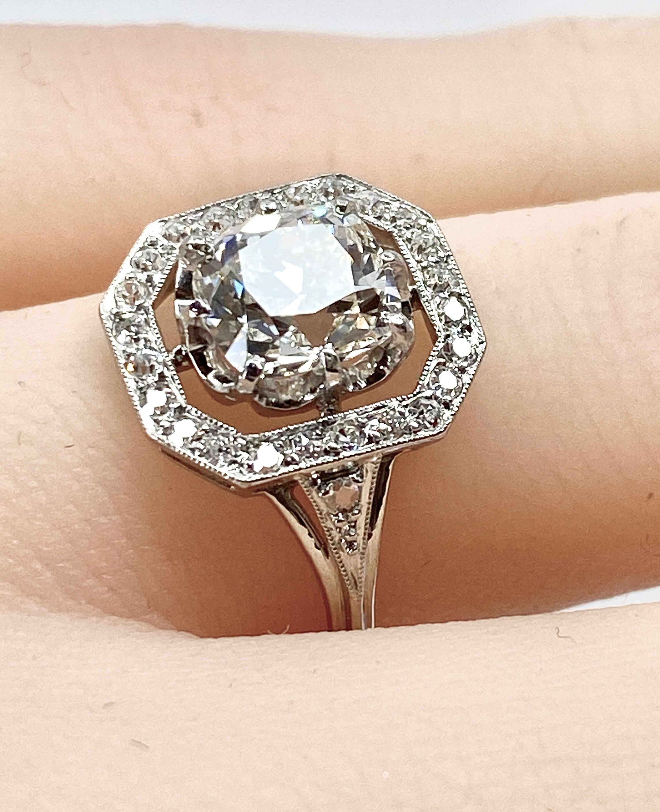 Bague en platine, diamant coussin 1,51 carat, époque Art Deco