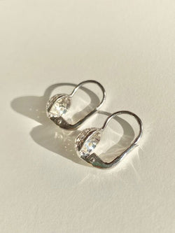 Boucles d'oreilles en or blanc 18k et diamants