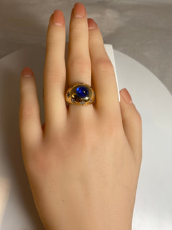 Dome ring in yellow gold and sapphire