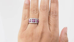 Bague bandeau en or blanc, topazes roses et diamants