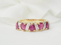 Bague alliance en or jaune et rubis