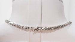 Luxury necklace in white gold and diamonds 