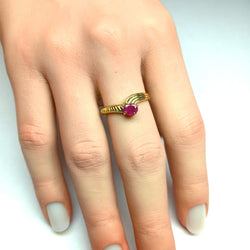 Bague en or jaune et rubis