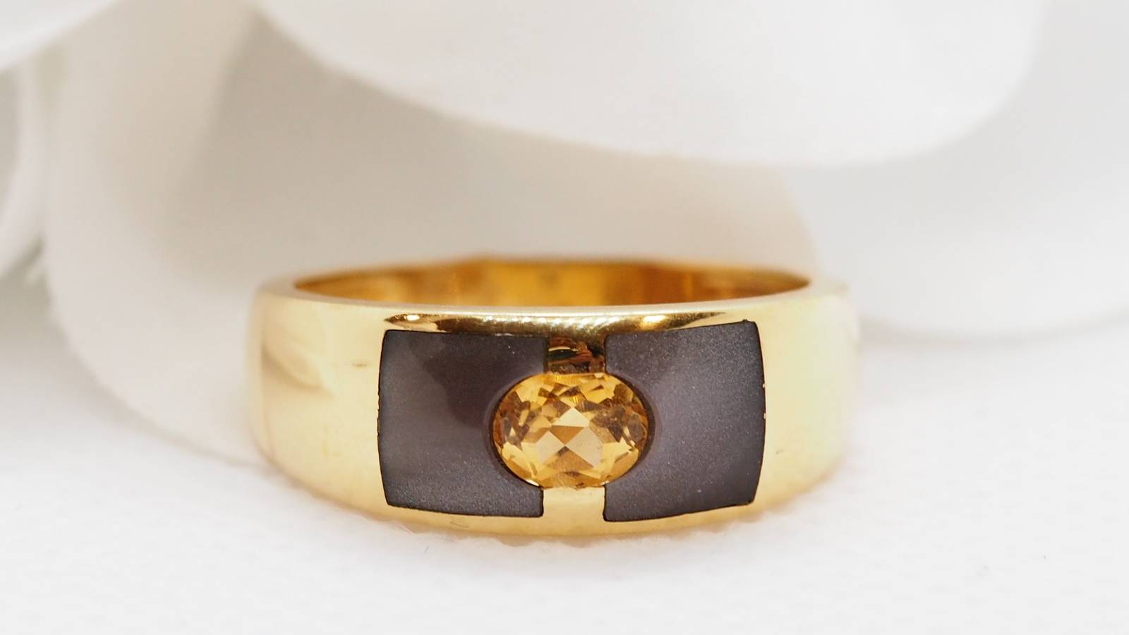 Bague Clozeau en or jaune , citrine et résine