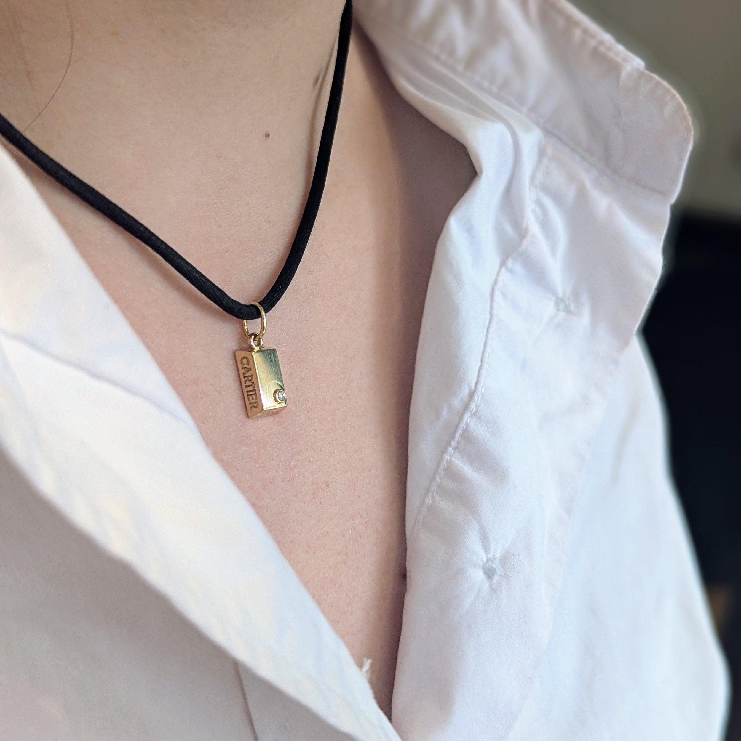 Collier Cartier 1/8 oz en or jaune et diamant