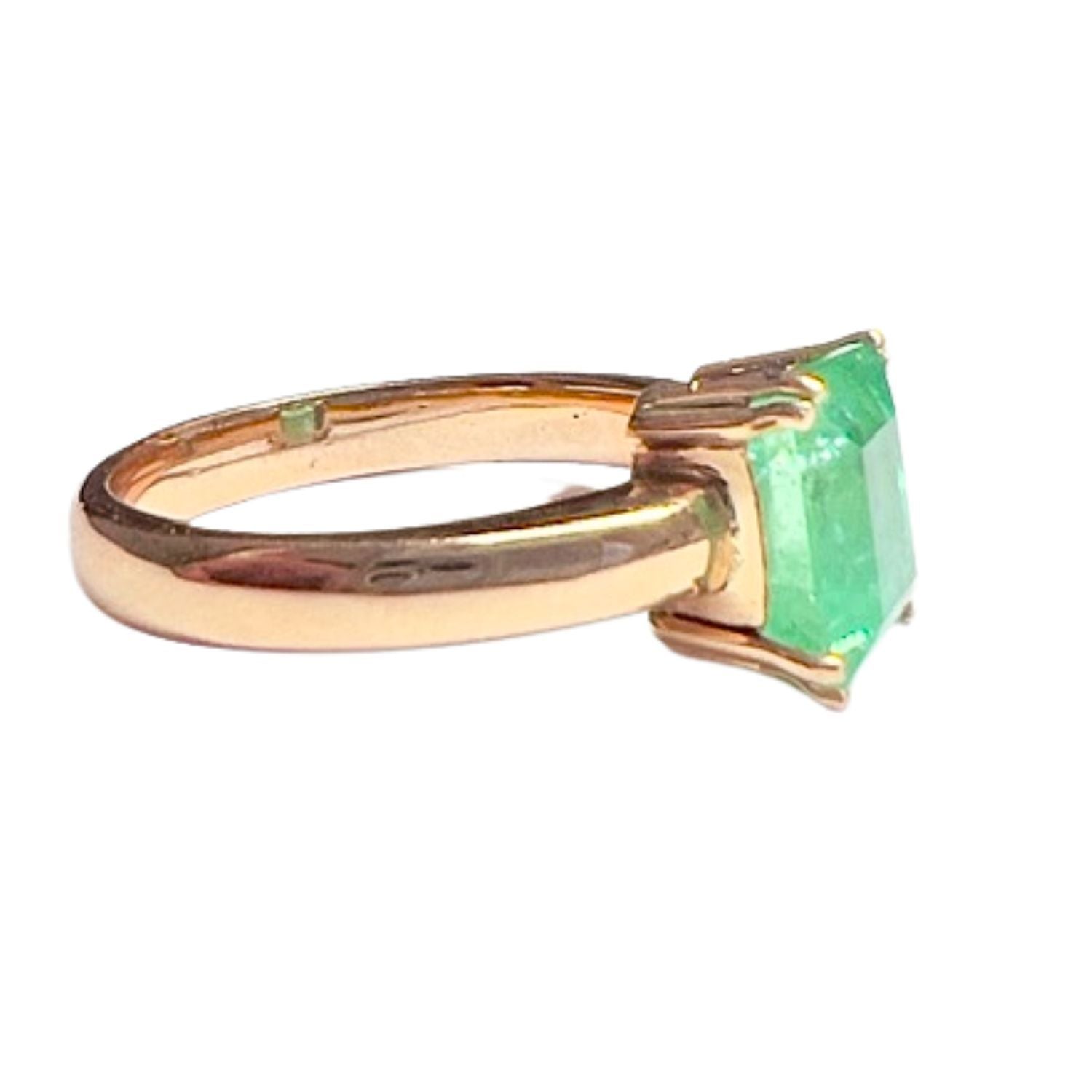 SORTIJA DISEÑO CLÁSICO SIGLO XX de ORO 18 kts con ESMERALDA