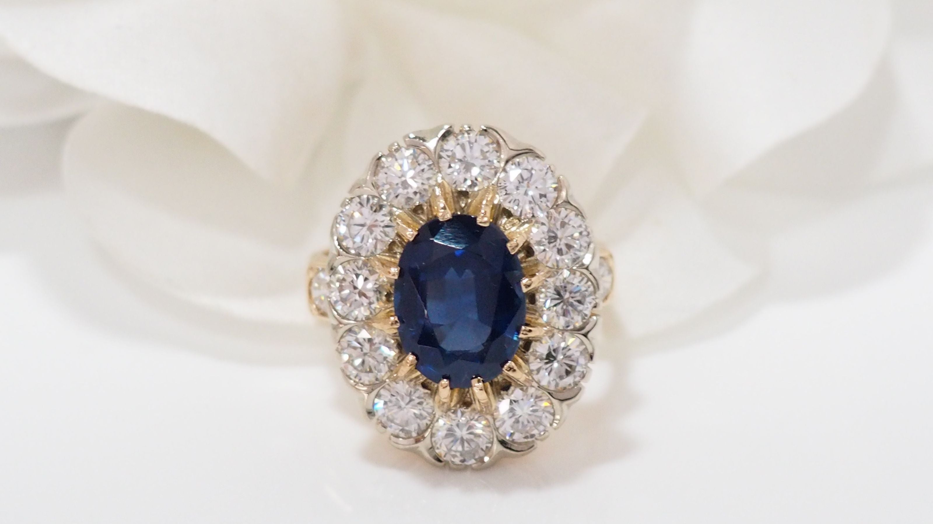 Bague Pompadour en or jaune saphir et diamants