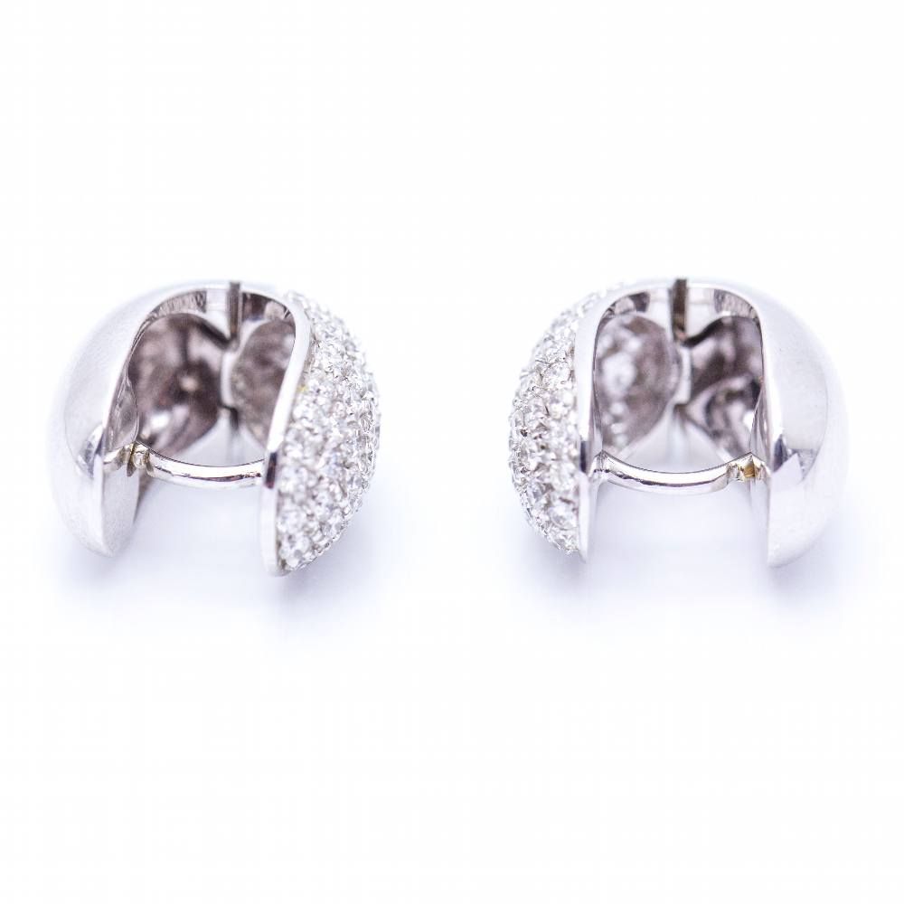 Boucles d'oreilles en or blanc et pavé de diamants d'occasion