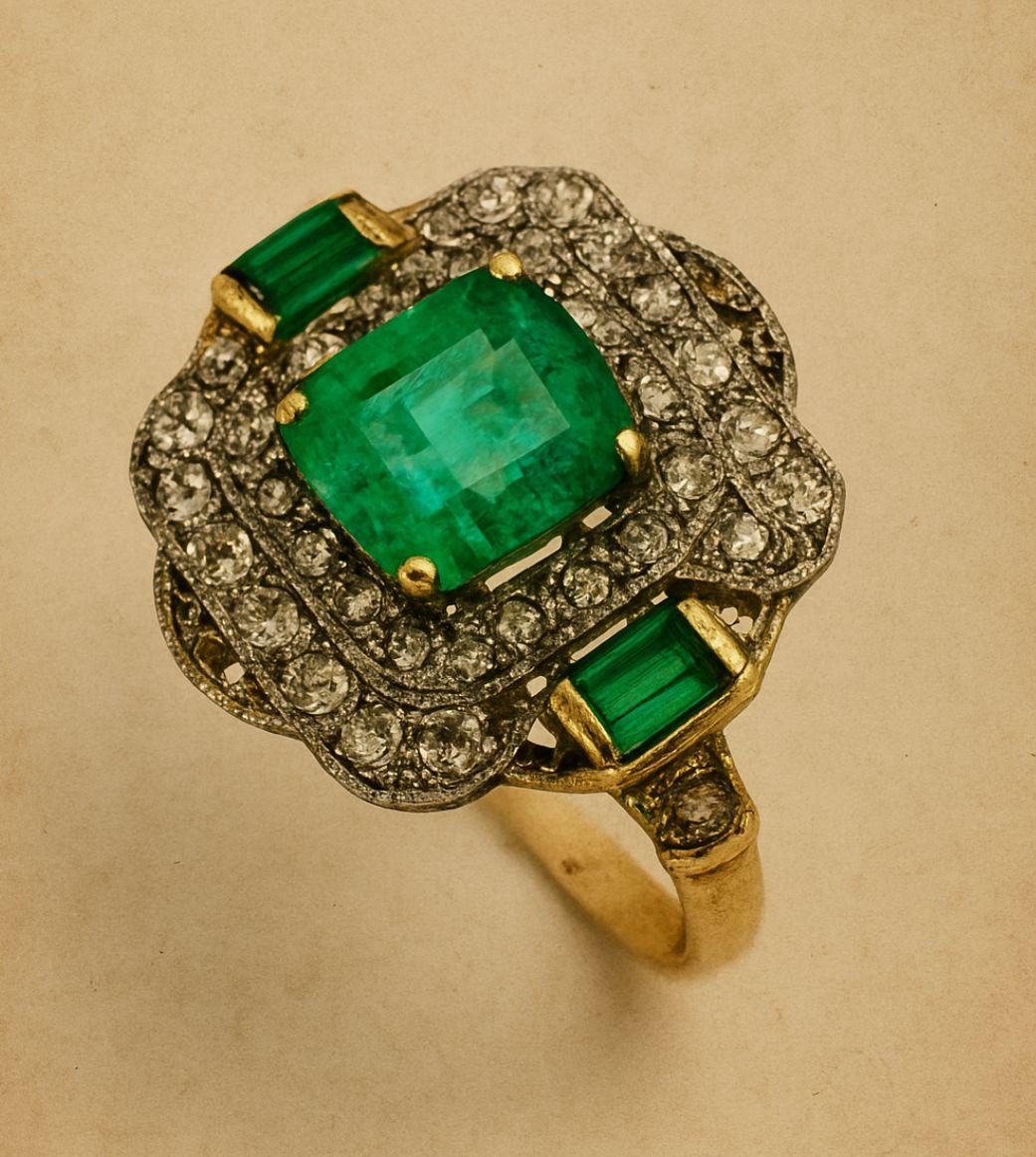 ANILLO EN ORO CON ESMERALDAS Y DIAMANTES