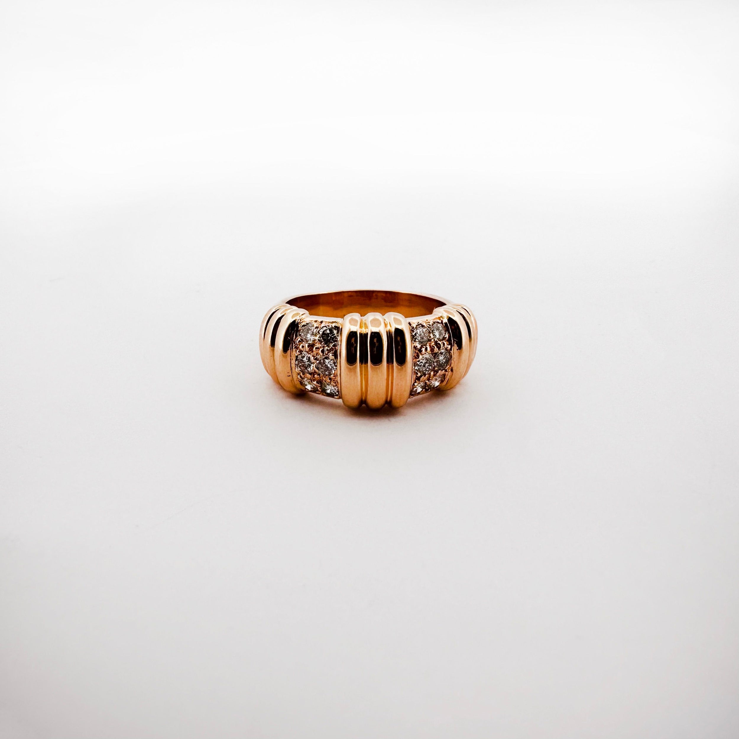 Bague Bandeau à godrons en or jaune et diamants