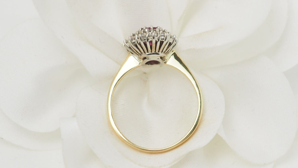 Bague Entourage E En Or Jaune, Rubis Et Diamants