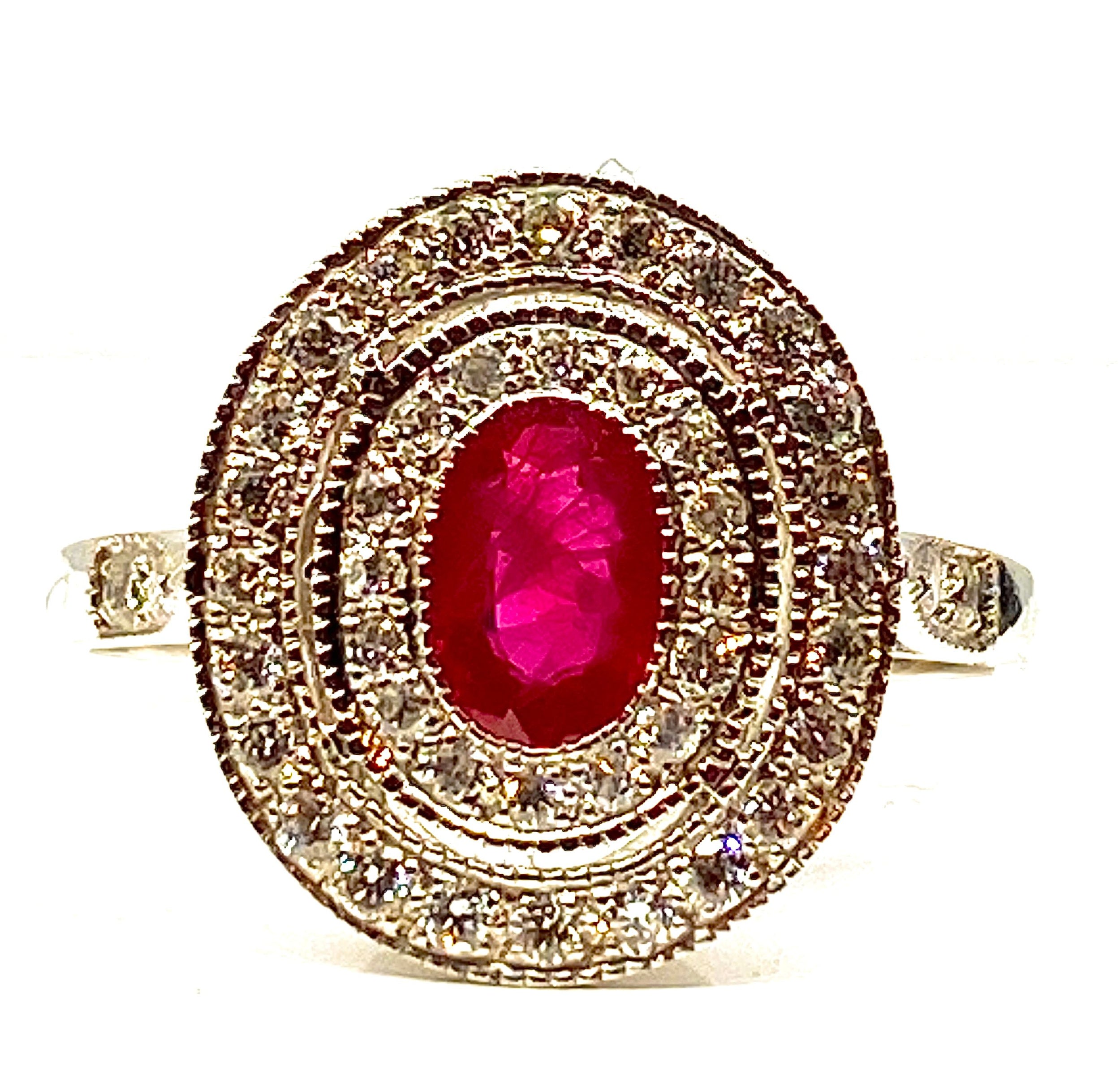 Marguerite ring in white gold with ruby ​​and diamonds