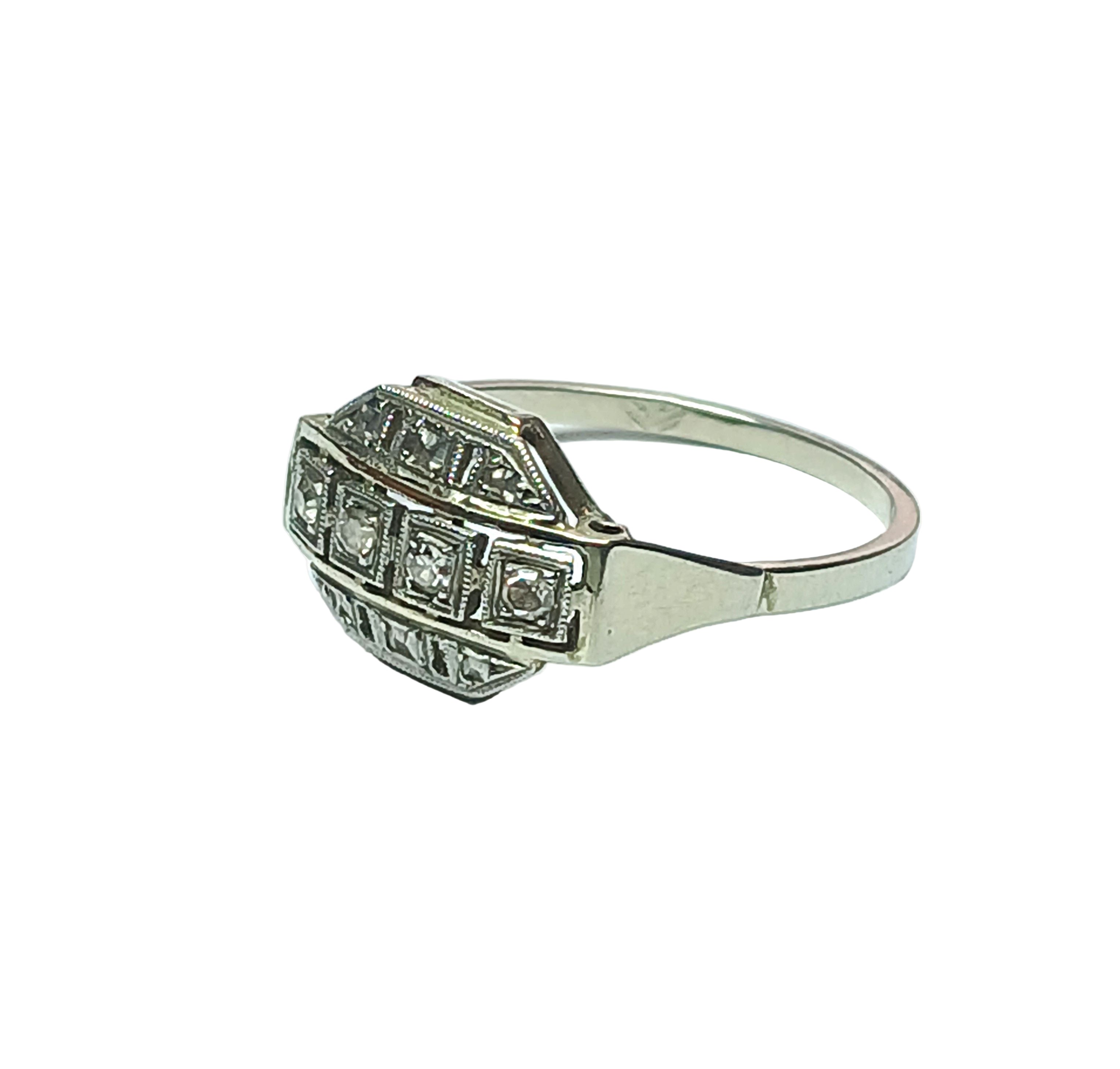 Bague Art Déco en or blanc, platine et diamants