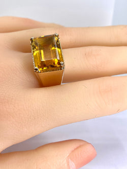 Bague en or jaune 18 carats, topaze jaune 11,26 carats