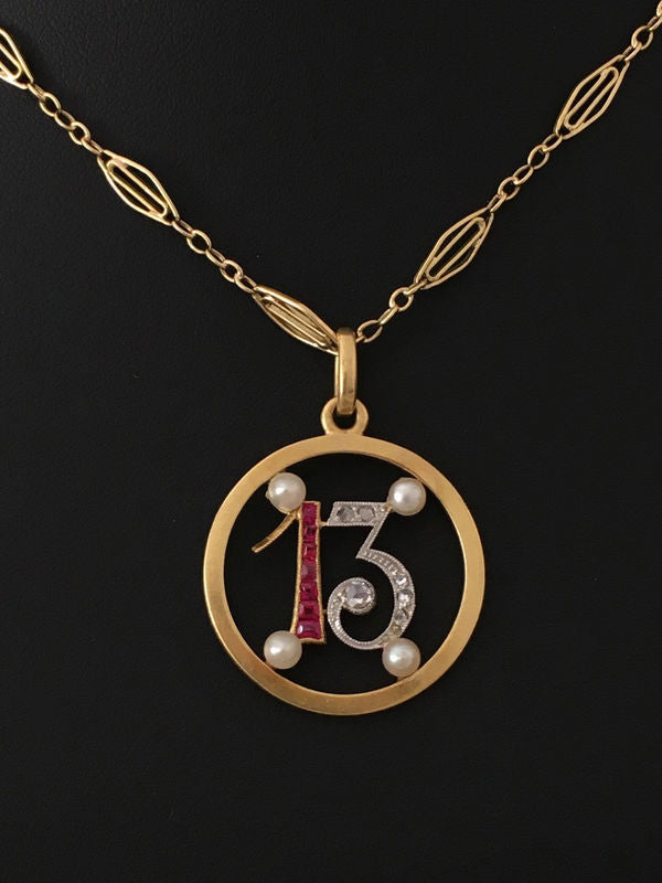 Pendentif Art Déco porte bonheur "13"
