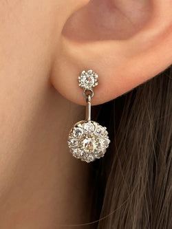 Boucles d’oreilles anciennes pendantes en or jaune 18K et diamants
