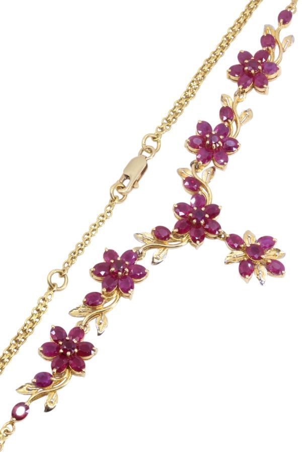 Collier fleurs en or jaune et rubis