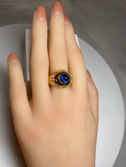 Dome ring in yellow gold and sapphire