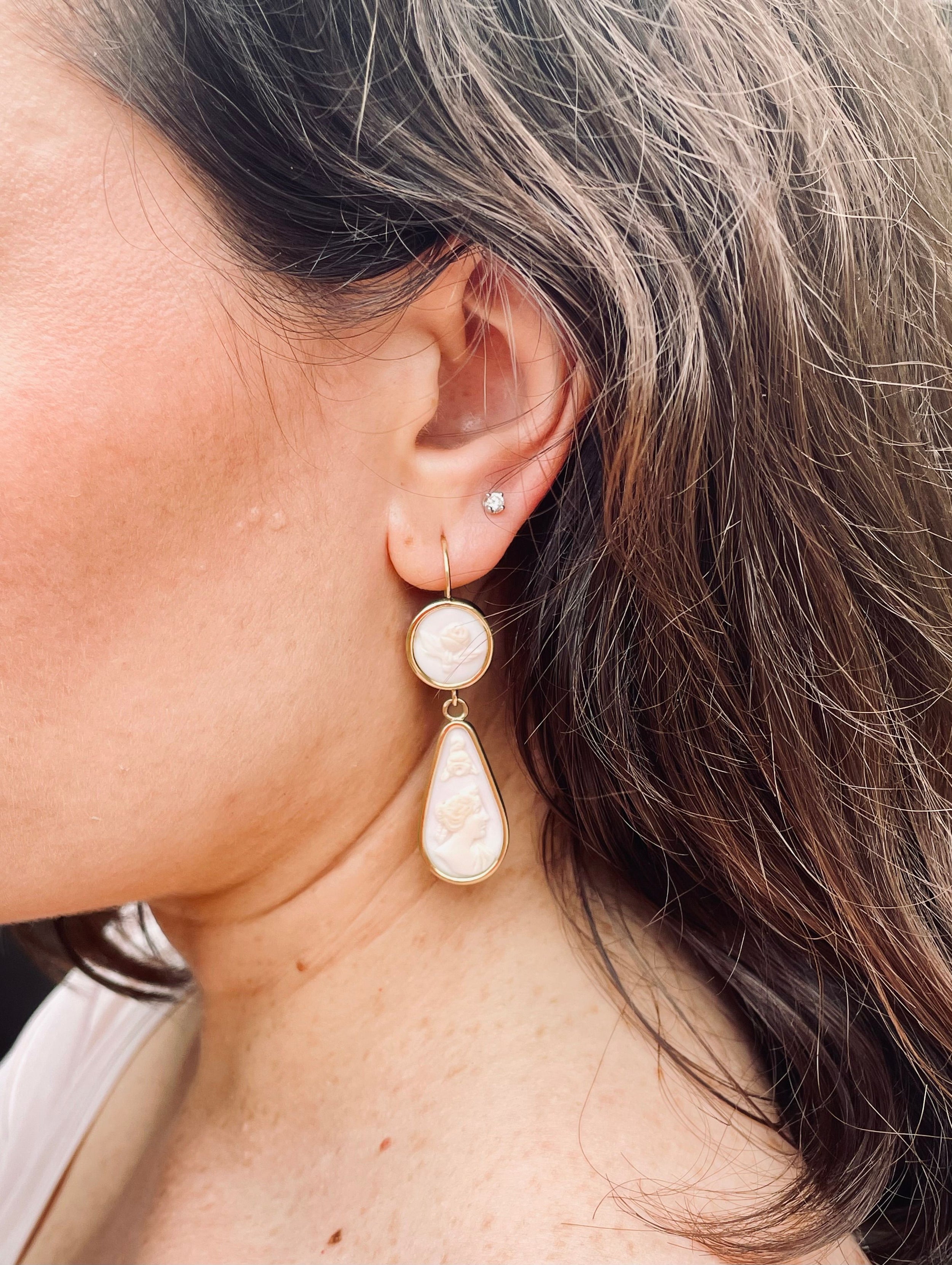 Boucles d'oreilles Pendantes en or jaune et camées