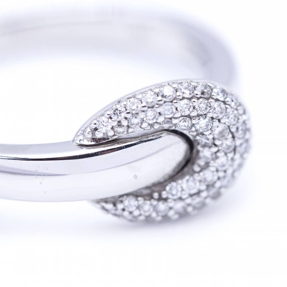 Ring Loop in white gold and diamonds.