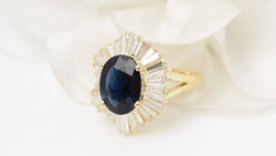 Bague Jupe en or jaune, Saphir ovale et diamants