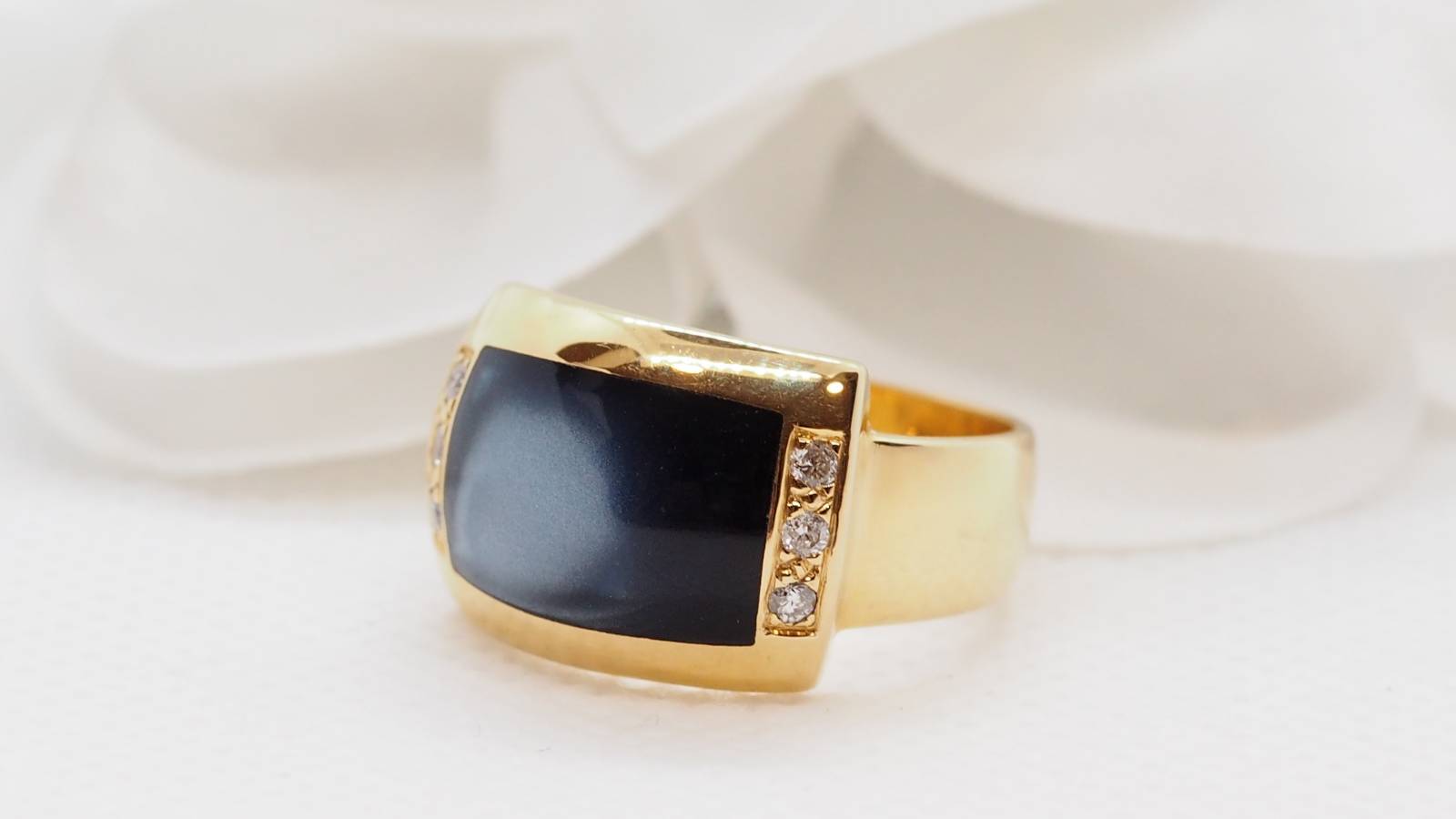 Bague Clozeau en or jaune, diamants et résine