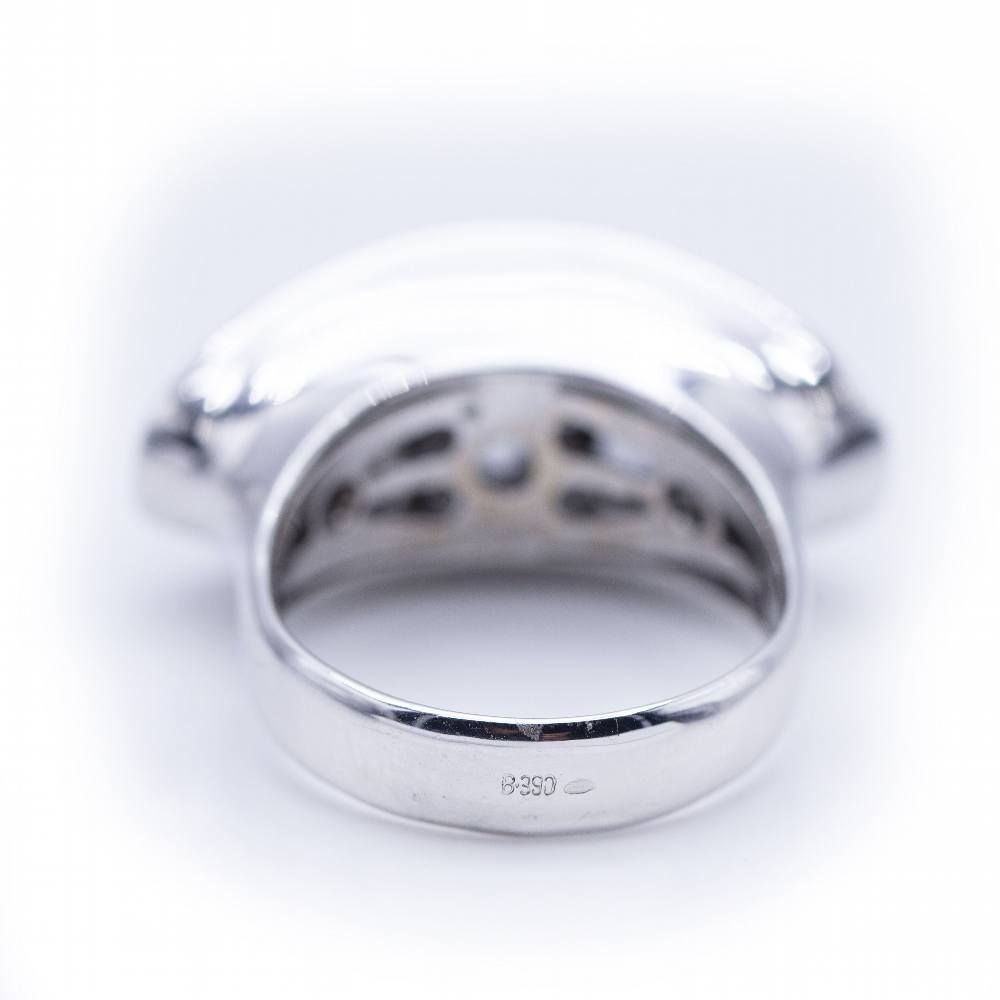 Bague en or blanc avec diamants taille brillant