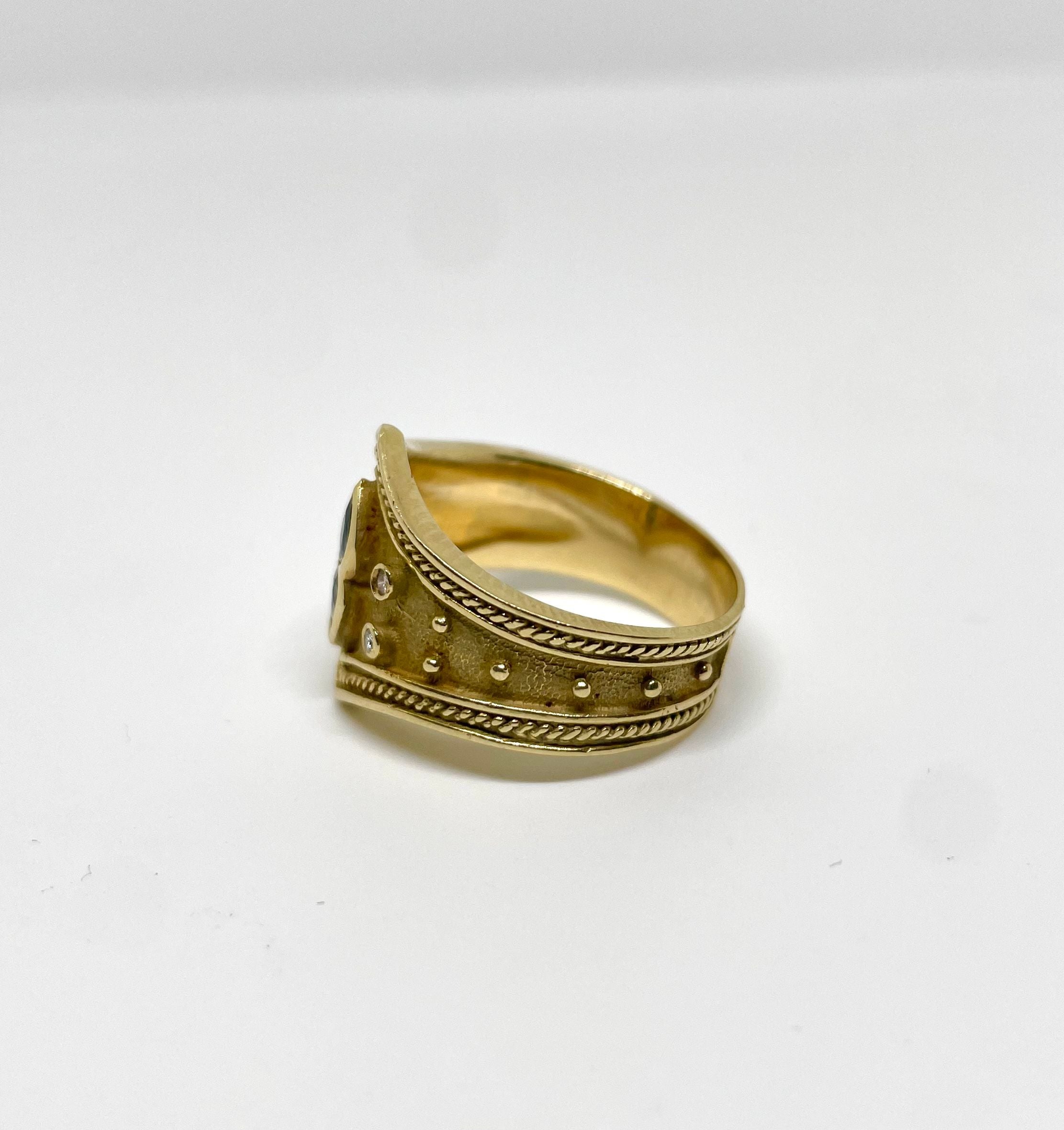 Bague byzantine en or jaune 18k saphirs et diamants