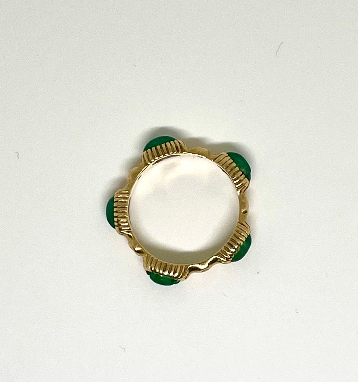 Cartier-Bague or jaune, émeraudes et diamants