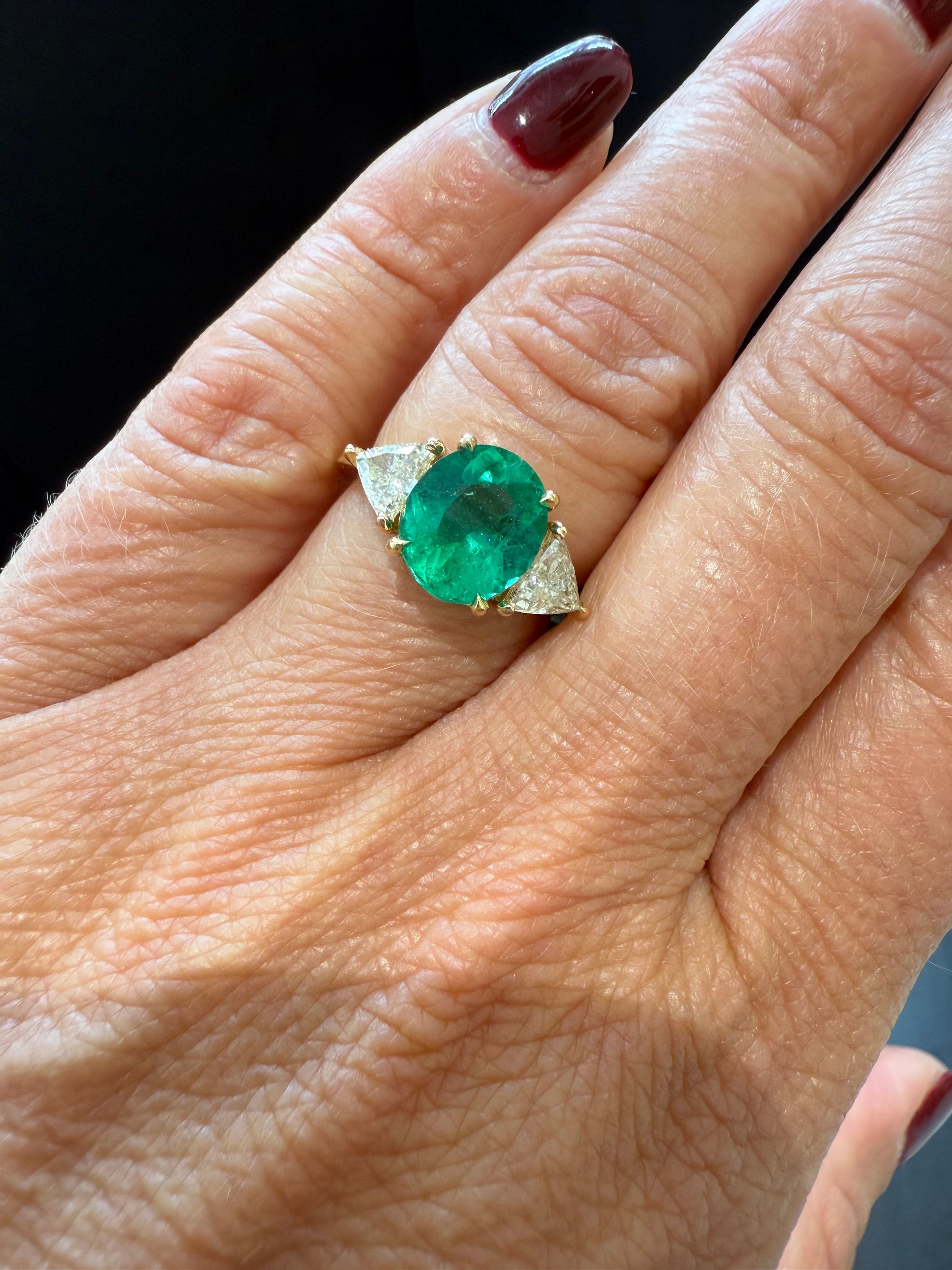 Bague Or jaune - Emeraude Brésil et Diamants triangle