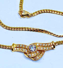 Collier en or jaune 18 carats et motif en diamants