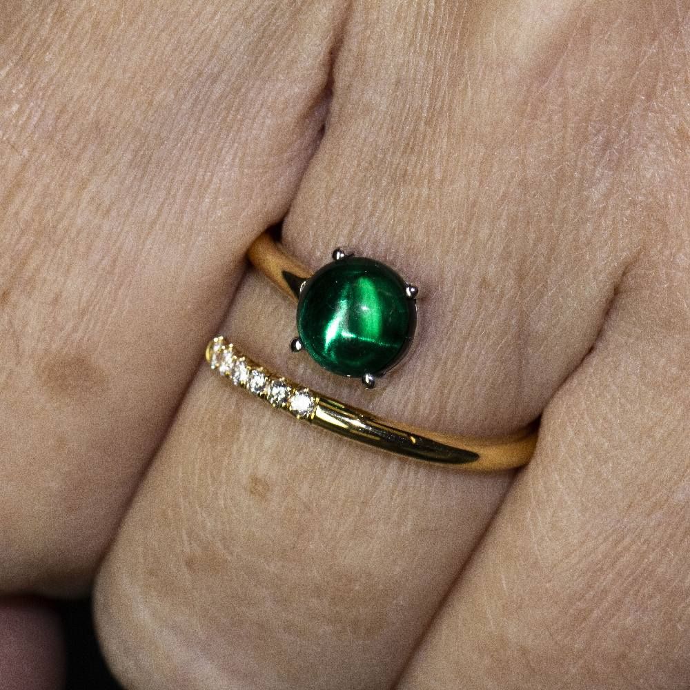 Ring RAY in yellow gold and emerald