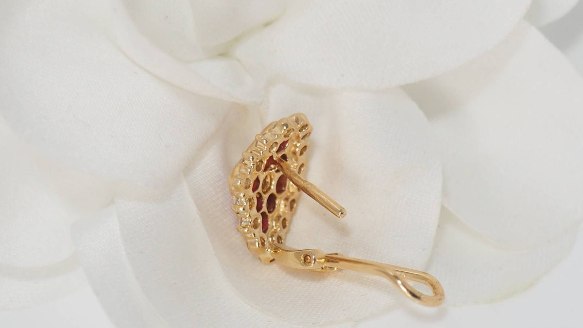 Boucles d'oreilles Clips en or jaune, diamants et rubis