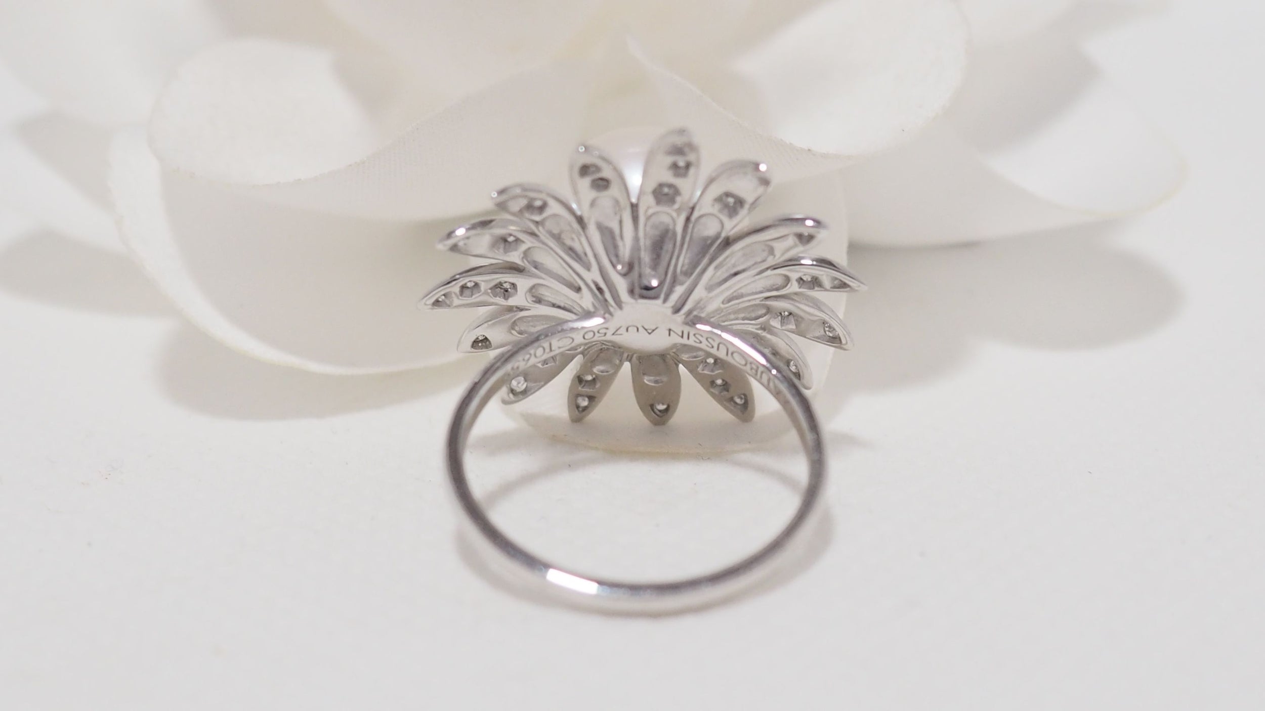 Bague Mauboussin or blanc "Au café des 2 amours" perle de culture et diamants