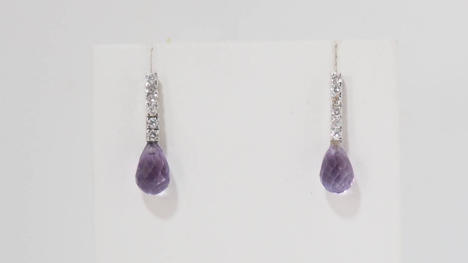 Boucles d'oreilles en or blanc, améthystes et diamants