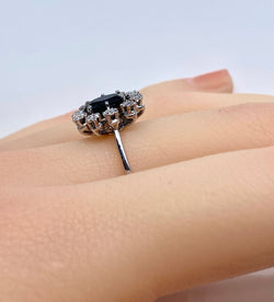 Bague marguerite en or blanc 18 carats en saphir et diamants