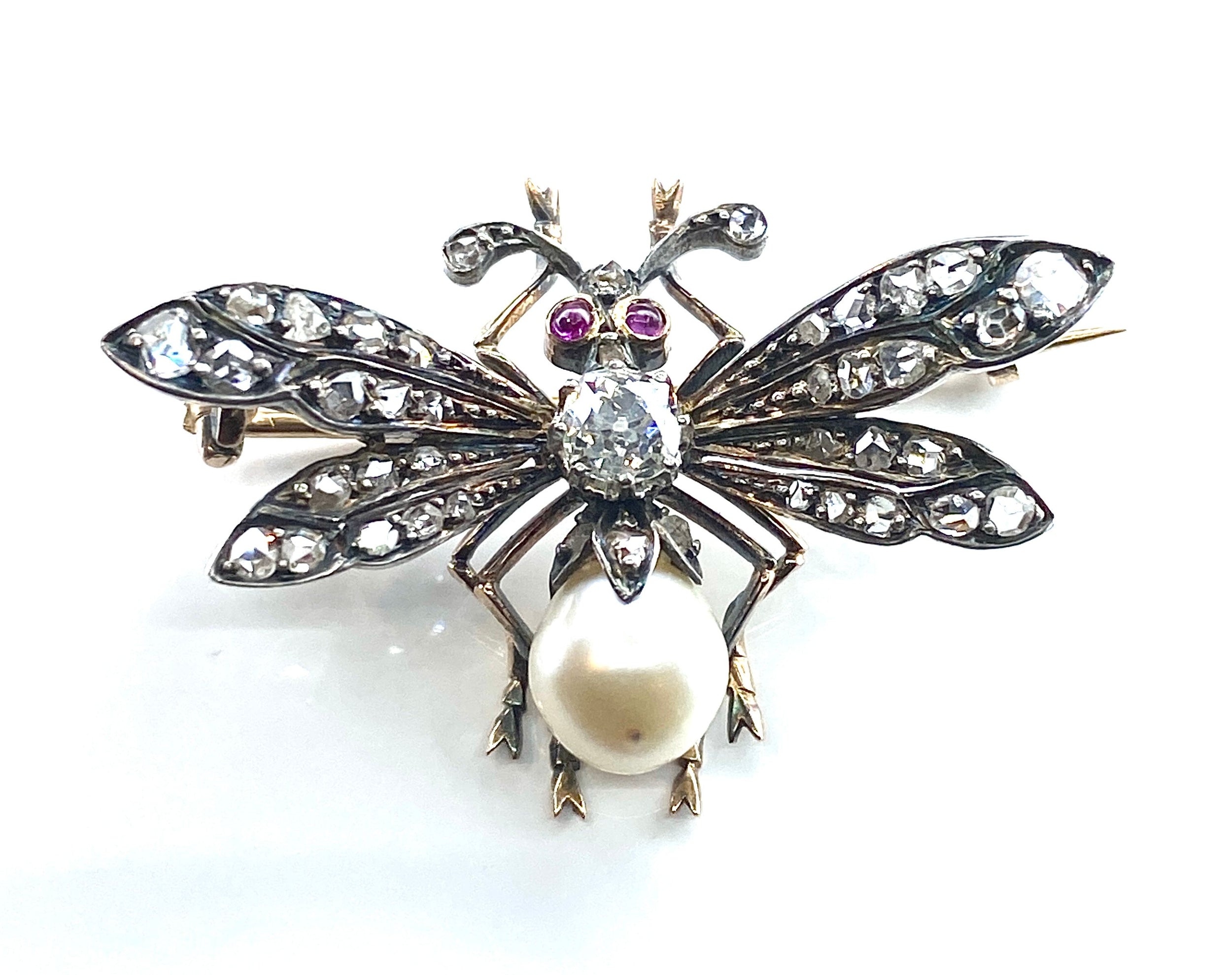 Broche mouche en or 18 carats et argent en diamants et perles fines vers 1850