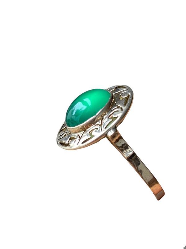 Ring at rose gold and chrysoprase