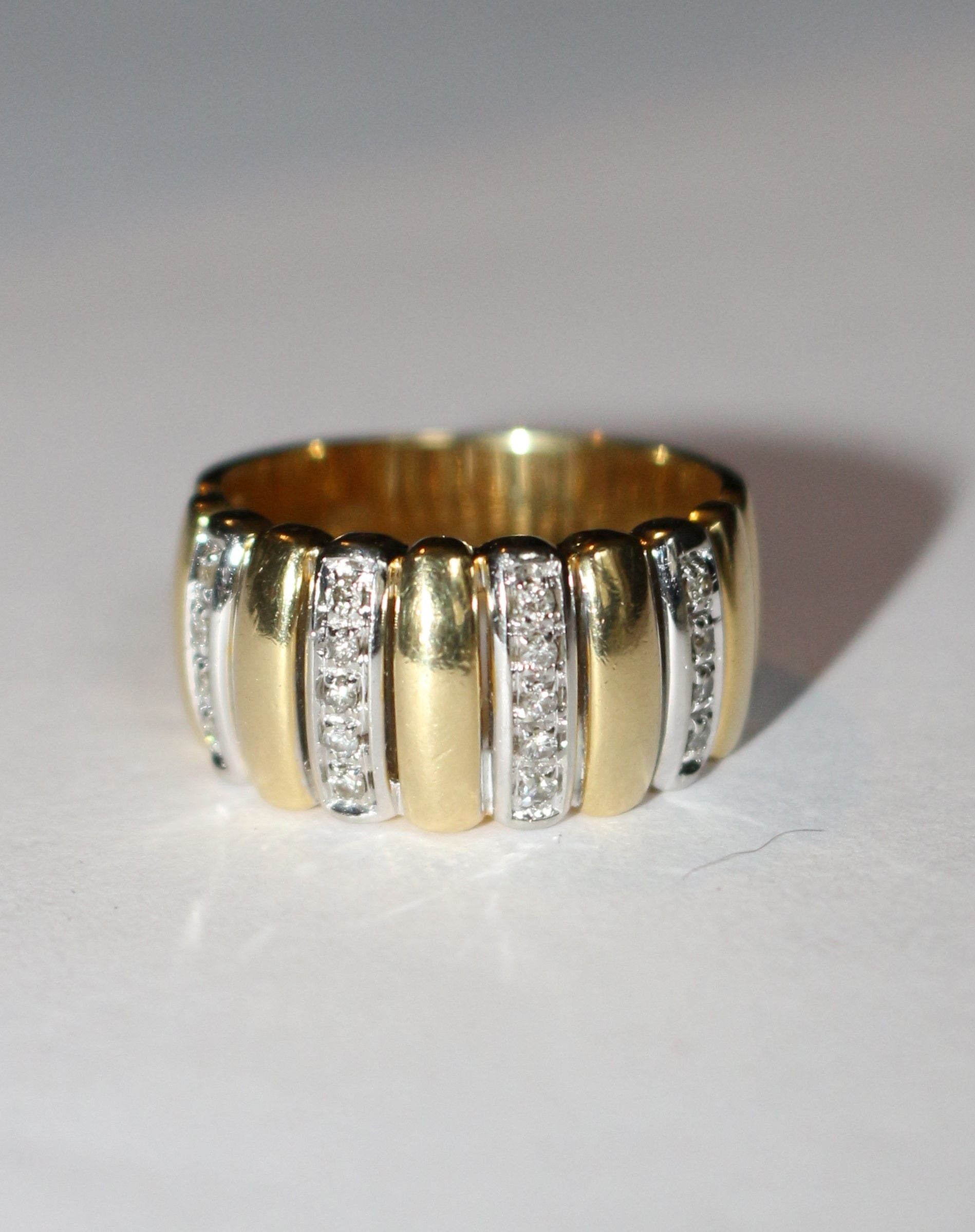 Bandeau ring in yellow gold, white gold and diamonds 
