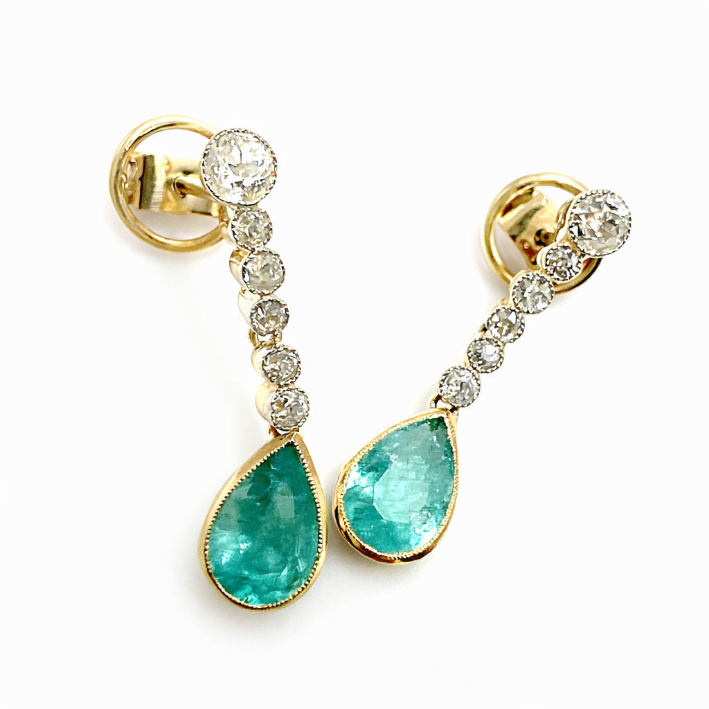PENDIENTES EN ORO BLANCO Y AMARILLO CON ESMERALDAS EN TALLA PERA Y DIAMANTES