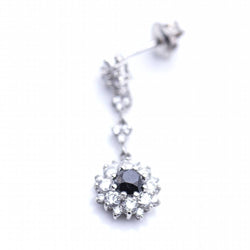 Boucles d'oreilles longues avec Diamant blanc et Diamant noir